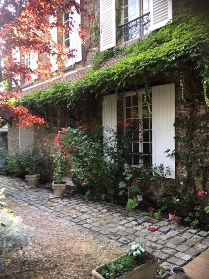 Le Cedre Bleu Bed & Breakfast Grosrouvre Exterior photo